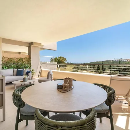Casa Sunny Golf - Modern Retreat With Sea View Apartmán Estepona