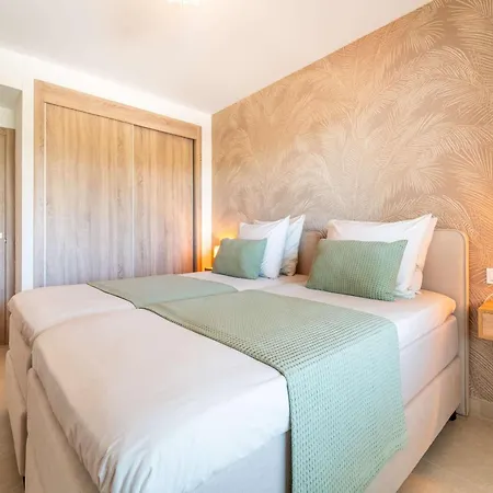 Casa Sunny Golf - Modern Retreat With Sea View Estepona