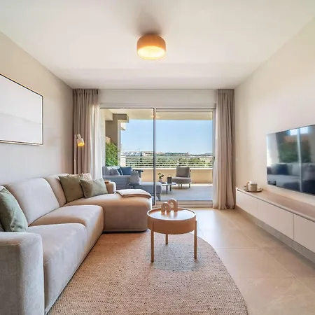 Casa Sunny Golf - Modern Retreat With Sea View Apartmán Estepona